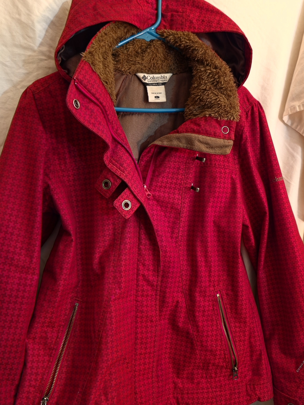 Columbia Women's Burgundy Satin-Lined Hooded Ski Jacket with Interior Pocket